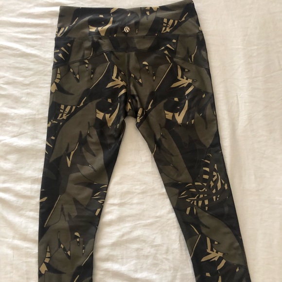 Womens Marika Sport Workout Leggings in Chamo! BRAND NEW NEVER WORN! Size medium - Picture 5 of 7